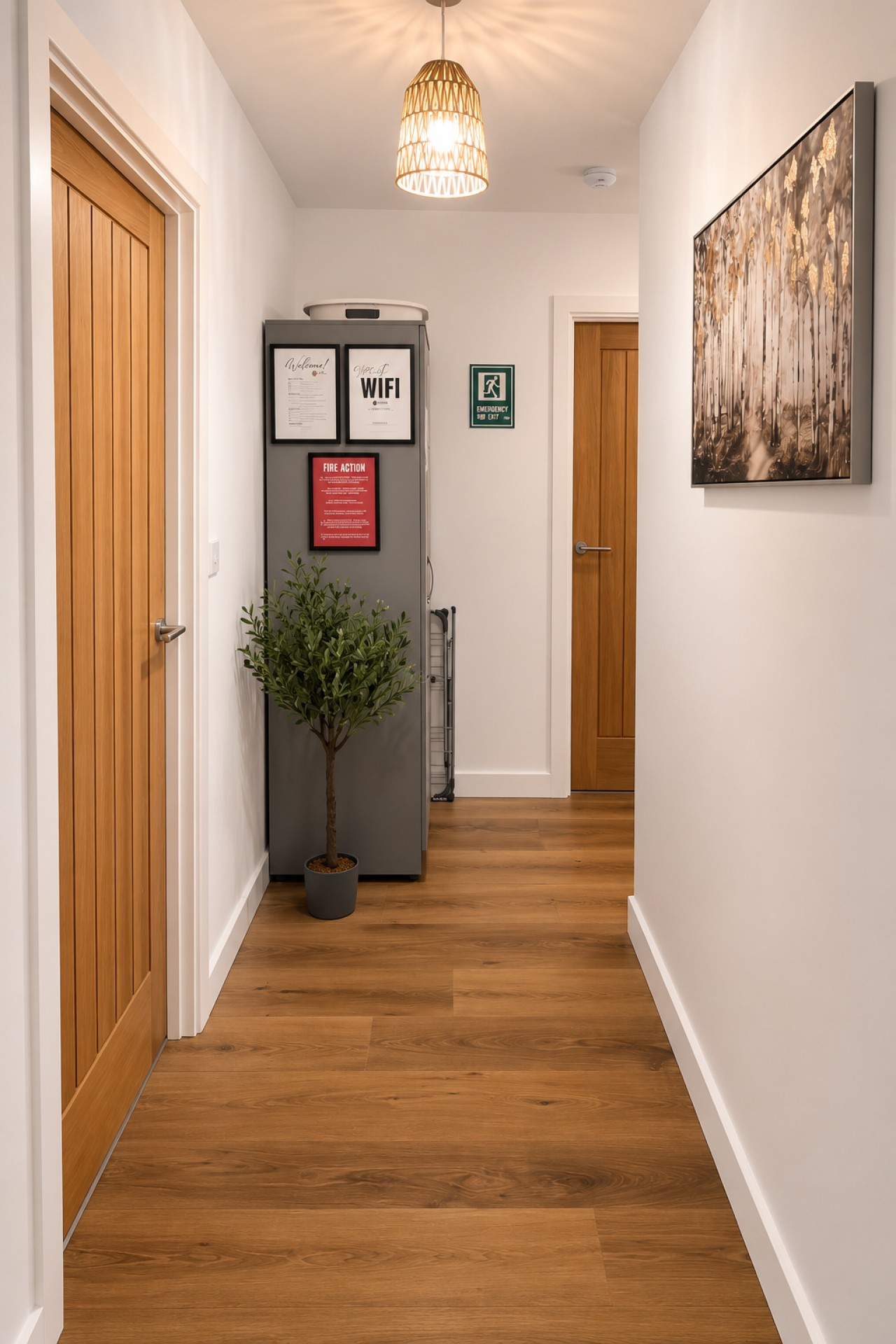 Lakeside | 2-Bed Apartment | Staines, Heathrow in Flat 1, Lakeside East, Lakeside Close, Staines-upon-Thames, TW18 3FF, UK - Property image 13 - VivreStays