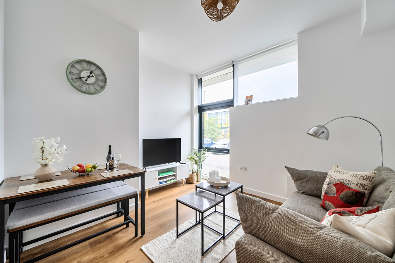 Lakeside | 2-Bed Apartment | Staines, Heathrow in Flat 1, Lakeside East, Lakeside Close, Staines-upon-Thames, TW18 3FF, UK - Property image 3 - VivreStays