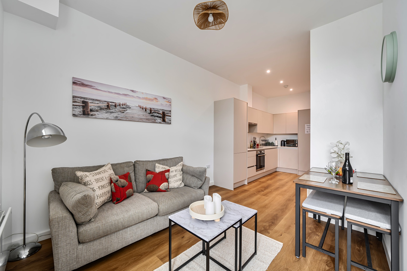 Lakeside | 2-Bed Apartment | Staines, Heathrow in Flat 1, Lakeside East, Lakeside Close, Staines-upon-Thames, TW18 3FF, UK - Property image 4 - VivreStays