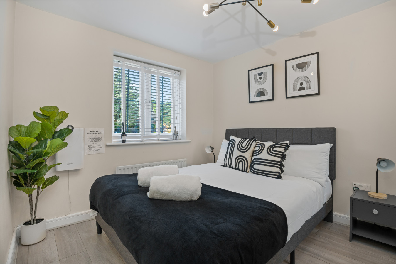Dickens Place | 2-Bed Apartment | Colnbrook, Heathrow serviced apartment - Colnbrook, UK - VivreStays