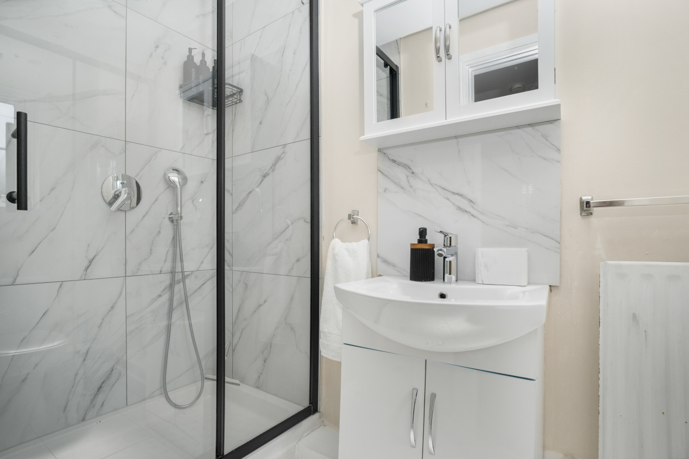 Dickens Place | 2-Bed Apartment | Colnbrook, Heathrow in 7 Dickens Place - Property image 9 - VivreStays