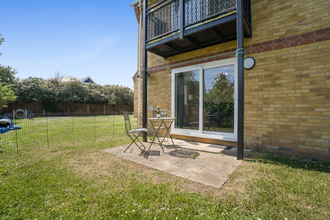 Dickens Place | 2-Bed Apartment | Colnbrook, Heathrow in 7 Dickens Place - Property image 11 - VivreStays