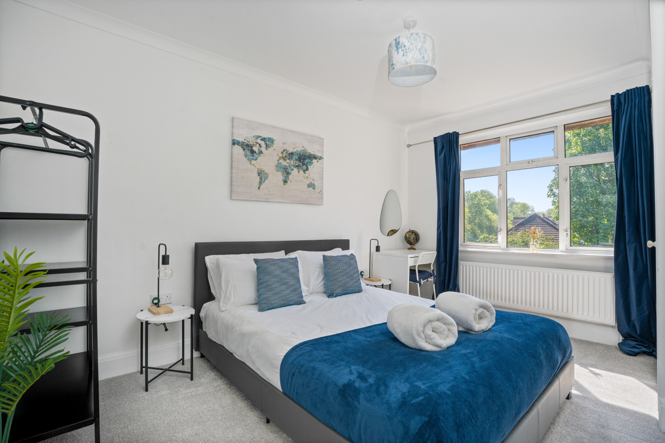 Golden Leaves | 2-Bed Home | Wraysbury, Heathrow in Golden Leaves, 74 Wraysbury Road - Property image 7 - VivreStays