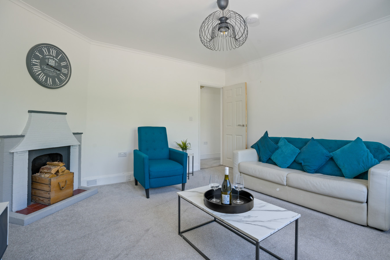Golden Leaves | 2-Bed Home | Wraysbury, Heathrow in Golden Leaves, 74 Wraysbury Road - Property image 11 - VivreStays