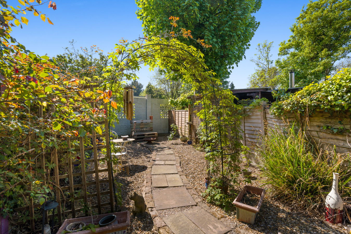 Golden Leaves | 2-Bed Home | Wraysbury, Heathrow in Golden Leaves, 74 Wraysbury Road - Property image 14 - VivreStays