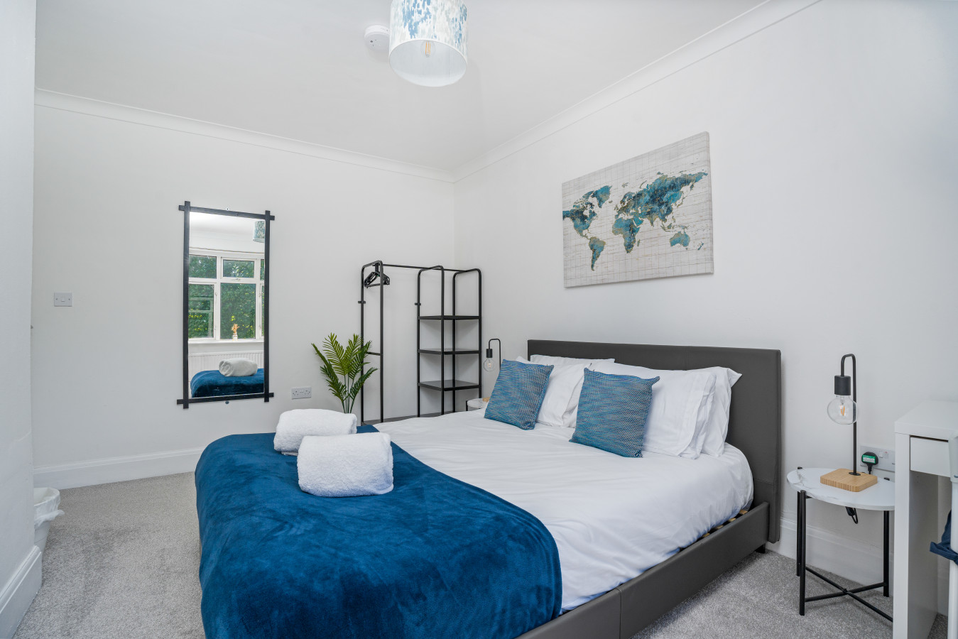 Golden Leaves | 2-Bed Home | Wraysbury, Heathrow serviced apartment - Wraysbury(Nr Staines-upon-Thames) - VivreStays