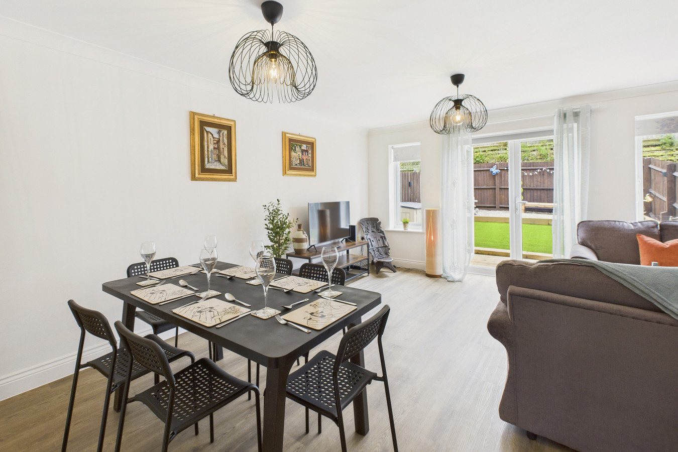 Spacious Home in the Heart of Cheltenham in Clearwell Gardens, Cheltenham - Property image 3 - VivreStays