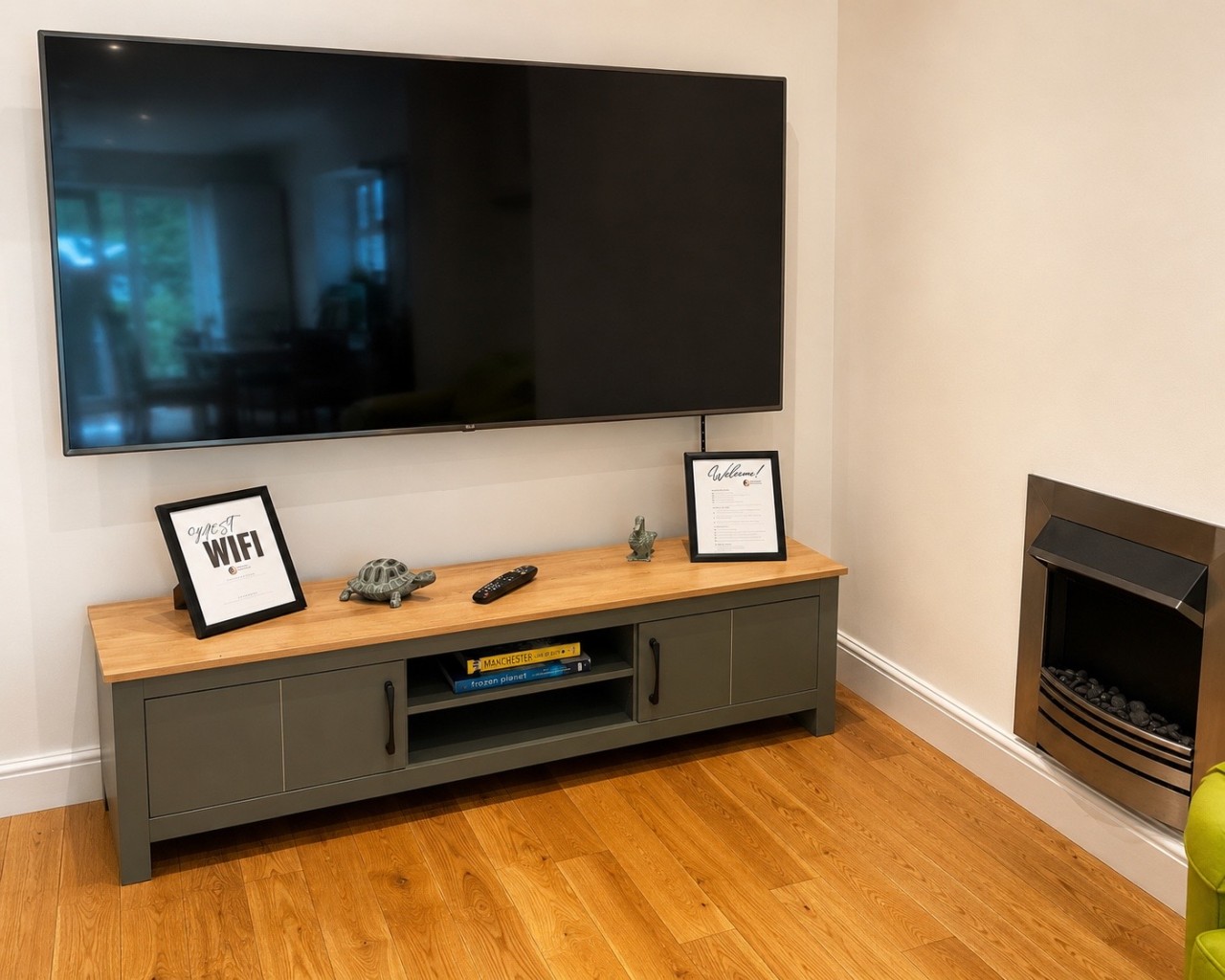 Medani | 3-Bed Home | Wraysbury, Heathrow in Medani,74 Wraysbury Rd, UK - Property image 11 - VivreStays