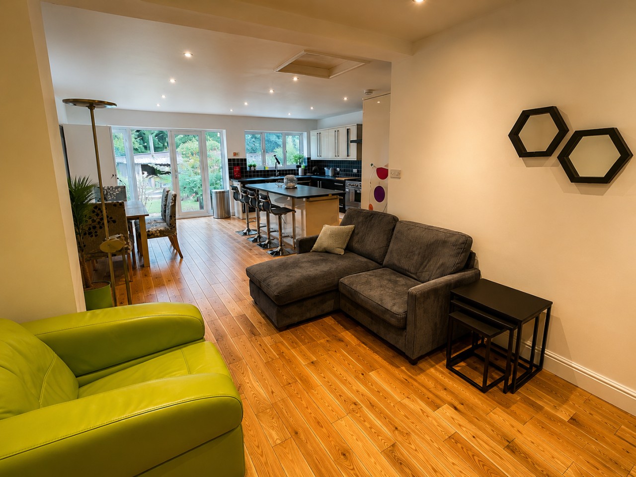 Medani | 3-Bed Home | Wraysbury, Heathrow in Medani,74 Wraysbury Rd, UK - Property image 5 - VivreStays