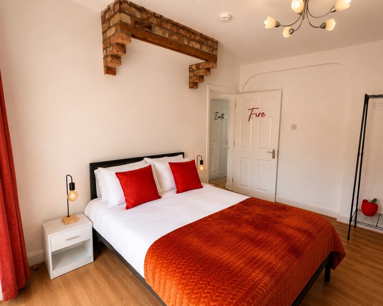 Medani | 3-Bed Home | Wraysbury, Heathrow in Medani,74 Wraysbury Rd, UK - Property image 2 - VivreStays