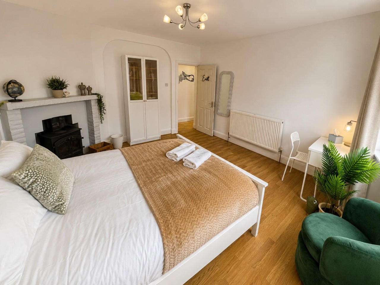 Medani | 3-Bed Home | Wraysbury, Heathrow in Medani,74 Wraysbury Rd, UK - Property image 3 - VivreStays