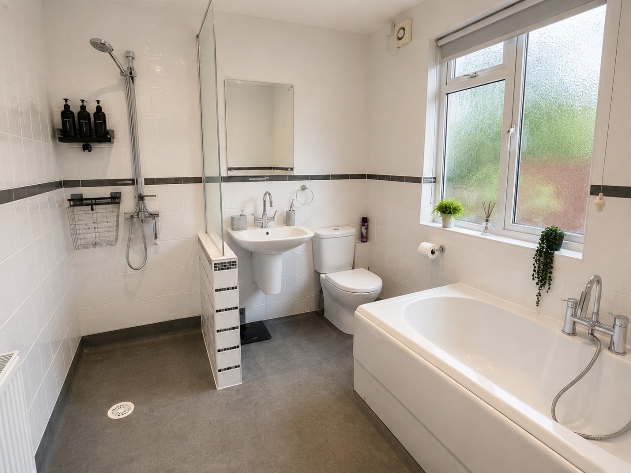 Medani | 3-Bed Home | Wraysbury, Heathrow in Medani,74 Wraysbury Rd, UK - Property image 12 - VivreStays