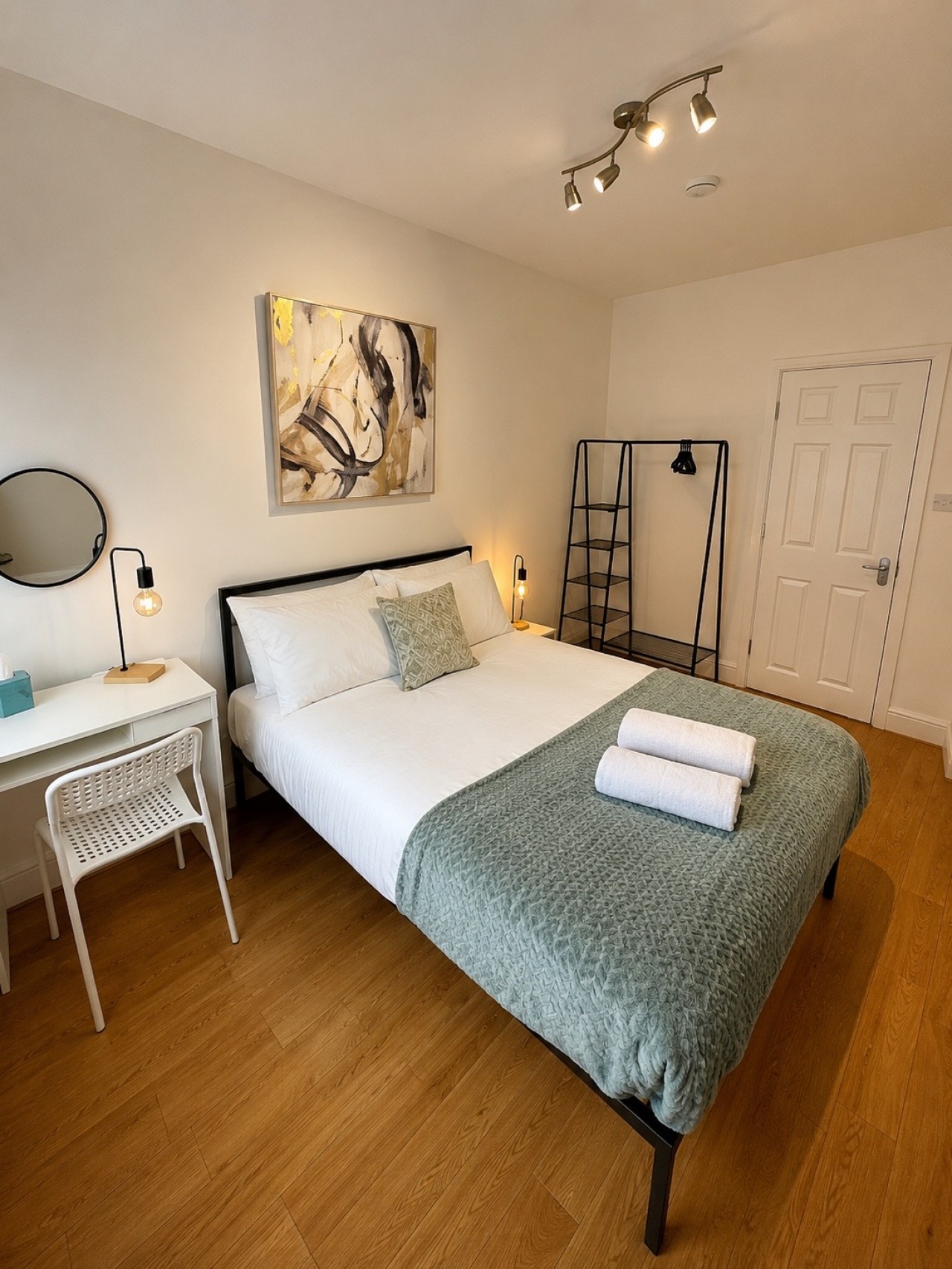 Medani | 3-Bed Home | Wraysbury, Heathrow in Medani,74 Wraysbury Rd, UK - Property image 7 - VivreStays