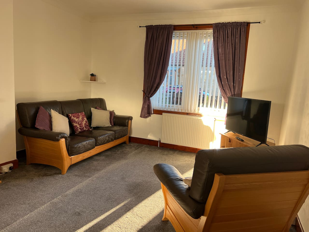 Lomond View Apartment – 2 bedrooms, wifi, parking