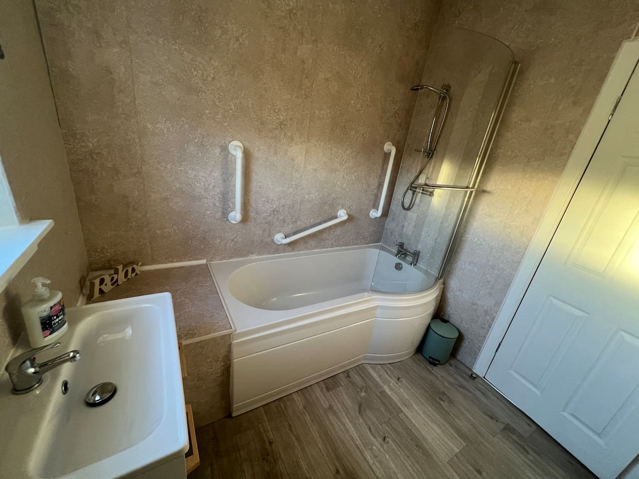 Lomond View Apartment – 2 bedrooms, wifi, parking