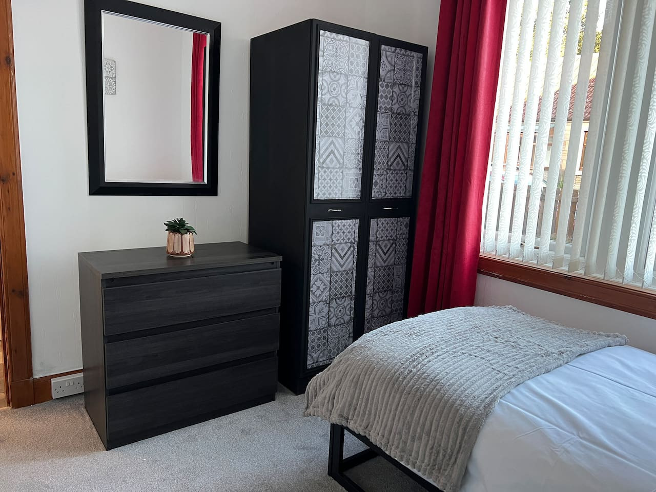 Lomond View Apartment – 2 bedrooms, wifi, parking