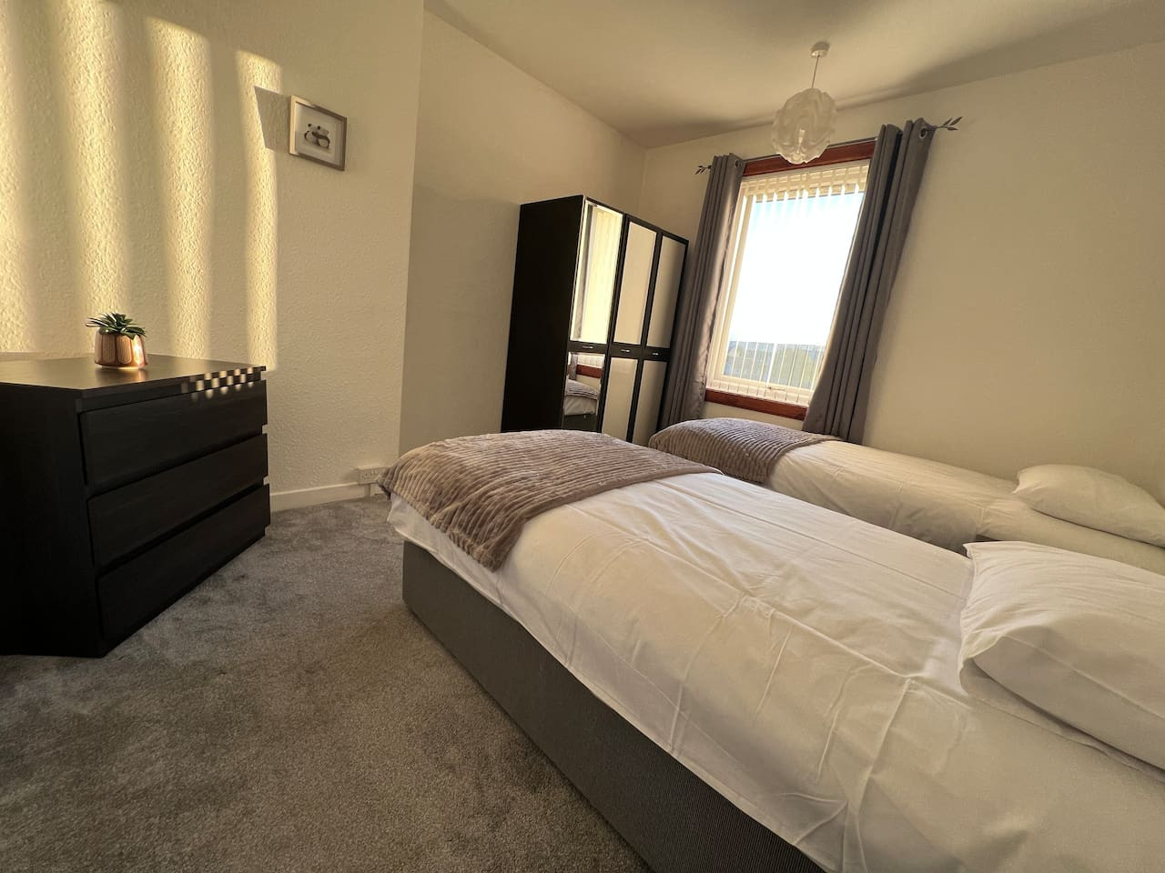 Lomond View Apartment – 2 bedrooms, wifi, parking