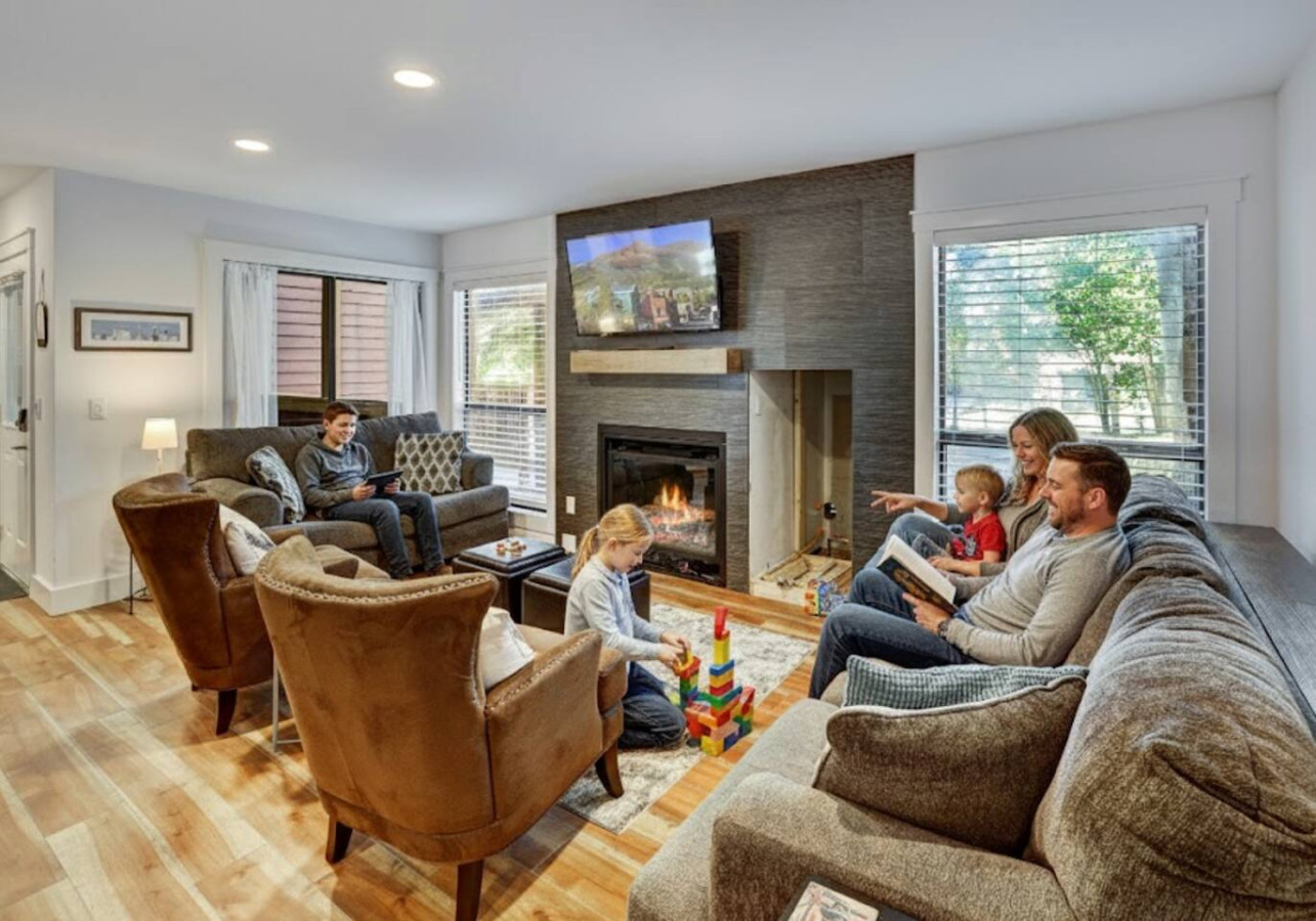 Steps from Ski Lift & Town, Community Hot Tub