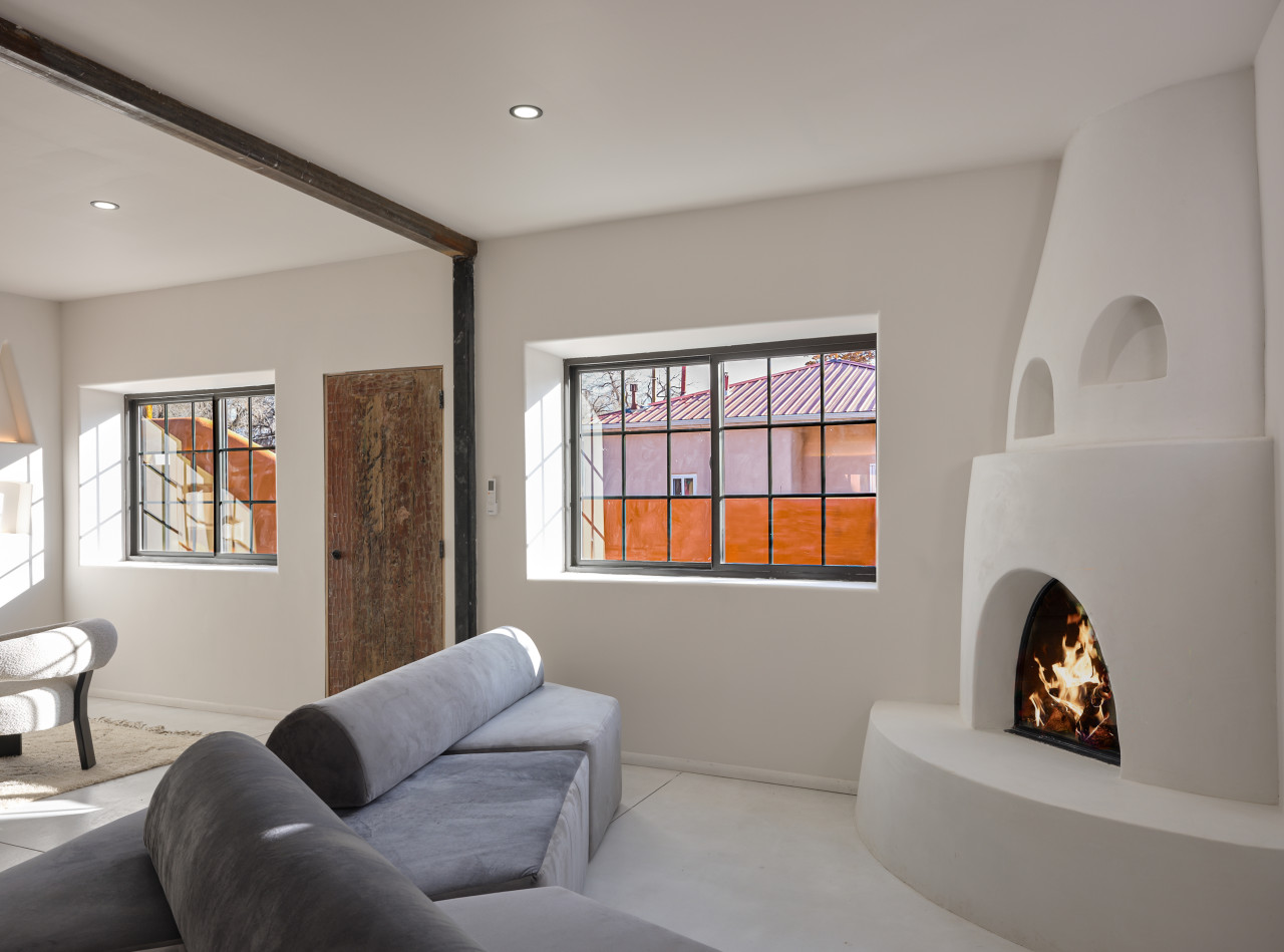 The Nicho House: Ultra-Modern Adobe - Near Plaza