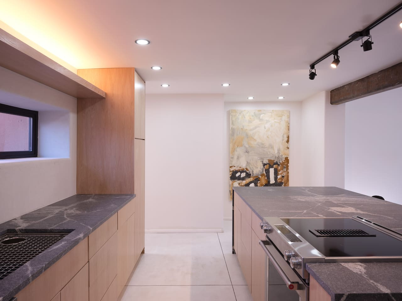 The Nicho House: Ultra-Modern Adobe - Near Plaza