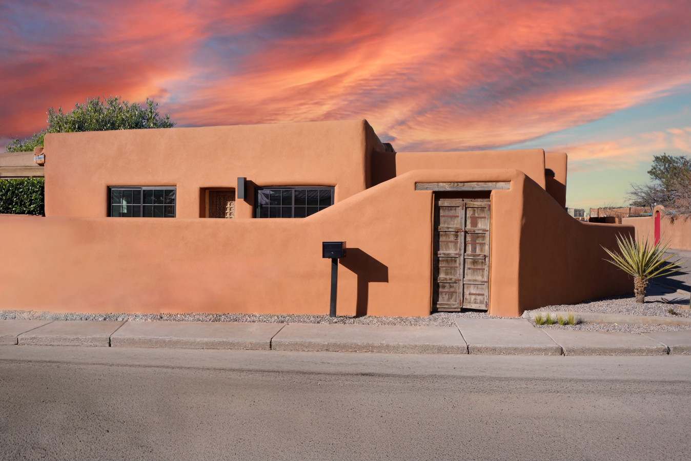 The Nicho House: Ultra-Modern Adobe - Near Plaza