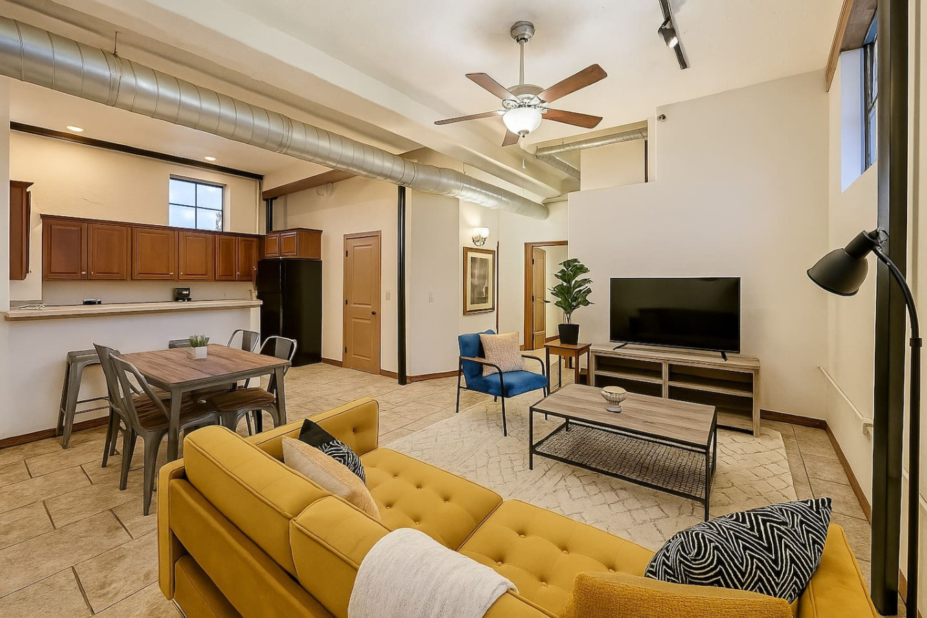 Sleepover | Ideal 2bd/1ba Condo - Downtown Sgf - Springfield, MO