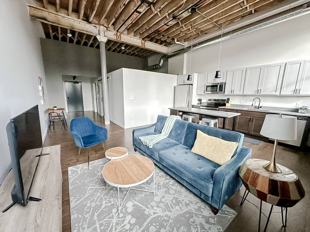 Sleepover | Spacious 1bd/1ba Loft - Newton - Iowa