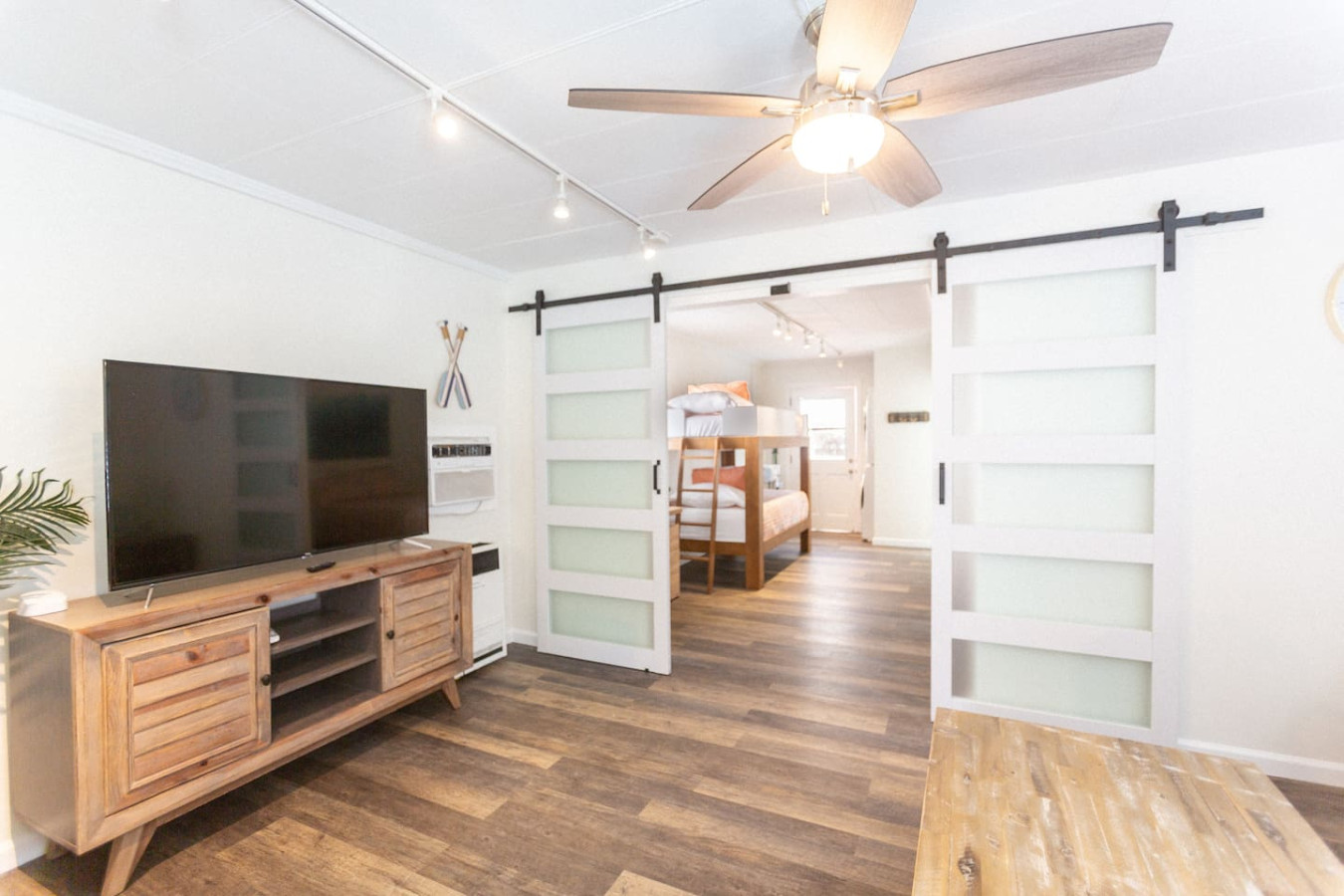 Beachside Bungalow! Steps To Ocean + Bay /Sleeps 6 - San Diego, CA
