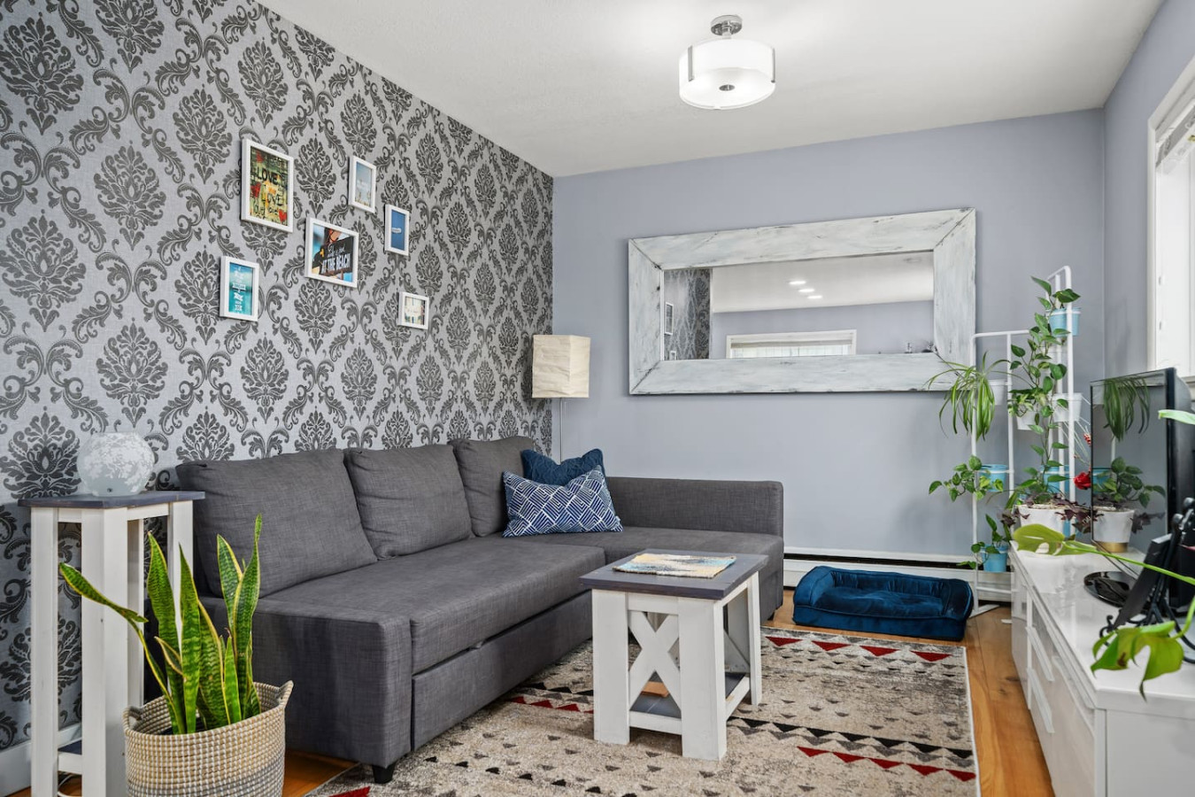 Ramsay Manor | Bright And Open Coziness. 10 Minutes To Stampede - Canada