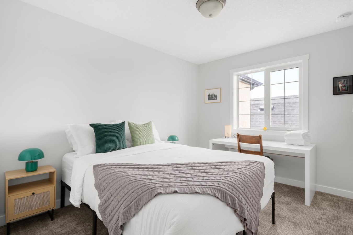 Private Bedroom + Bathroom | Marda Loop - Canada