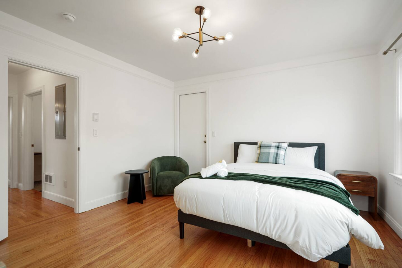 Private Room/Walk-In Closet/PatioAccess/TV/Gentech