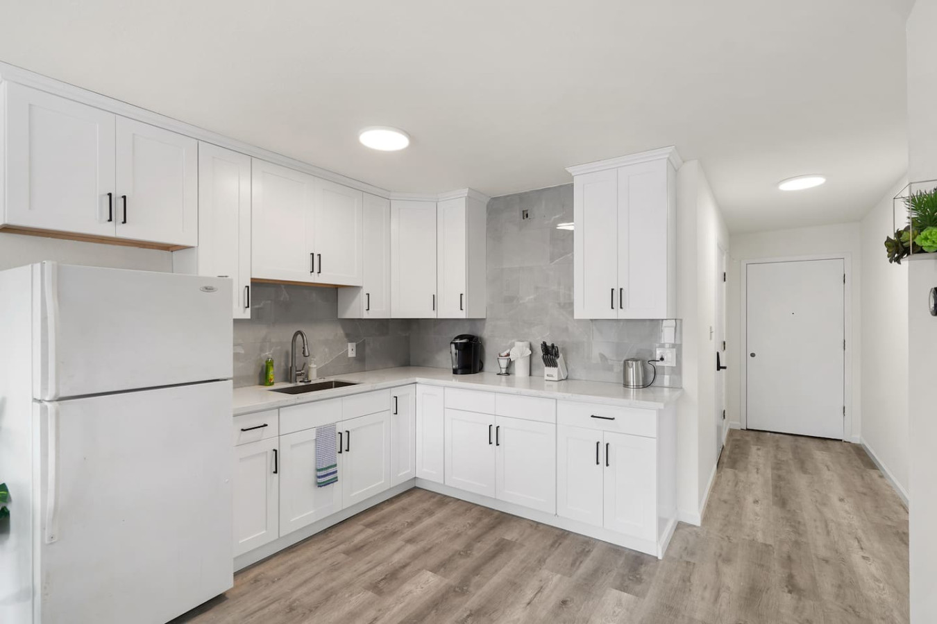 Cozy and convenient 2BR with 1 Bath photo 8