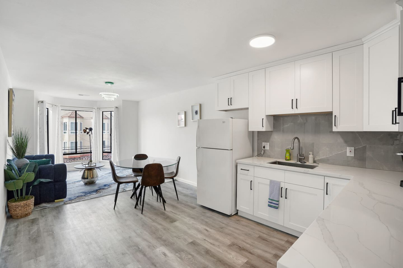 Cozy and convenient 2BR with 1 Bath photo 2