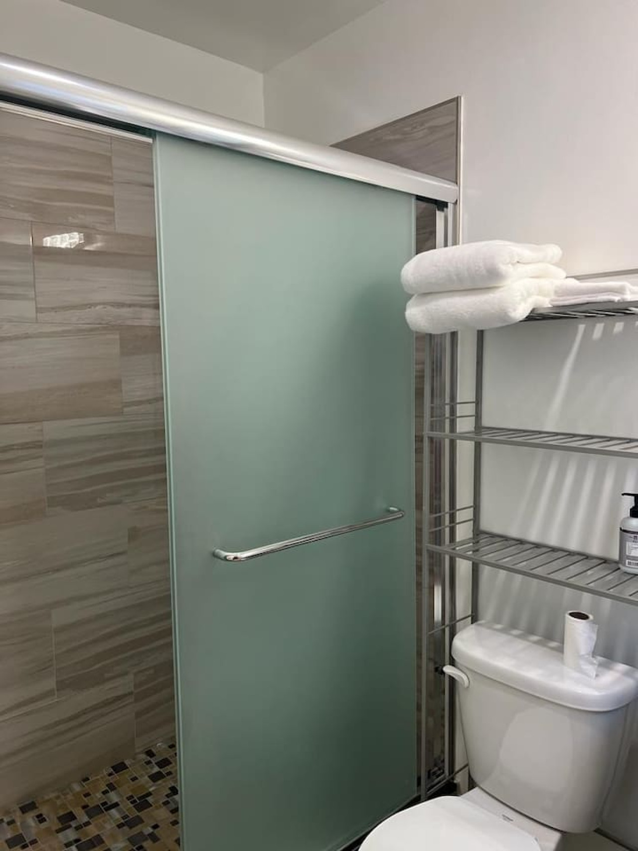Private Suite & Bath w/ Shared Kitchen in SSF (ML) photo 14