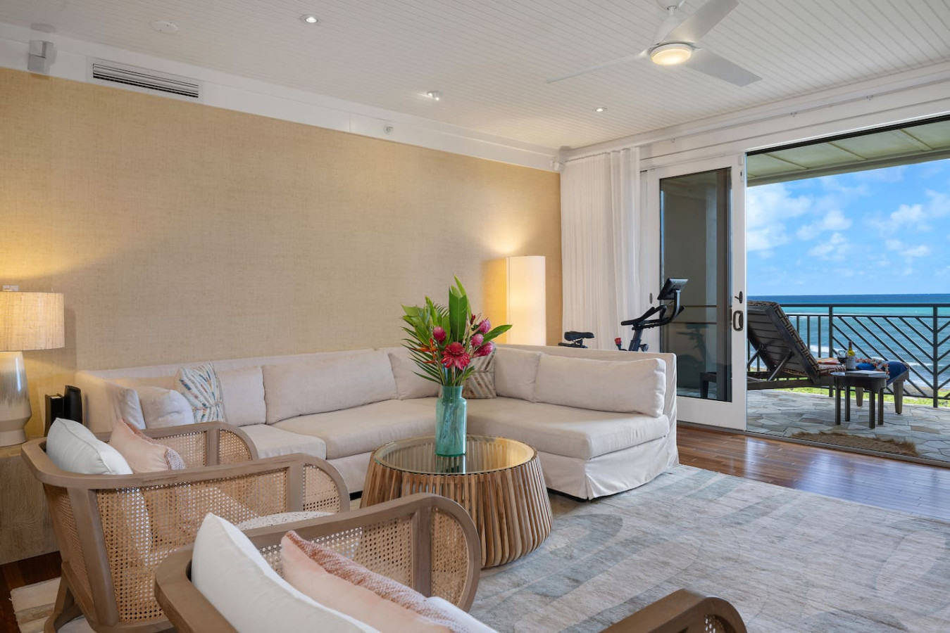 Presidential Suite • Turtle Bay Oceanfront Villa thumbnail 4