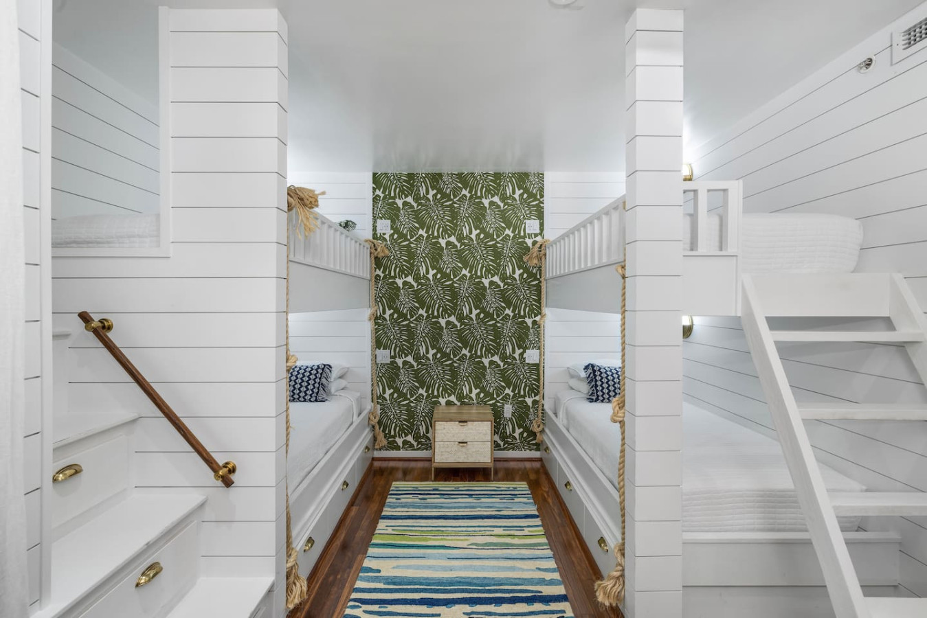 Presidential Suite • Turtle Bay Oceanfront Villa thumbnail 18