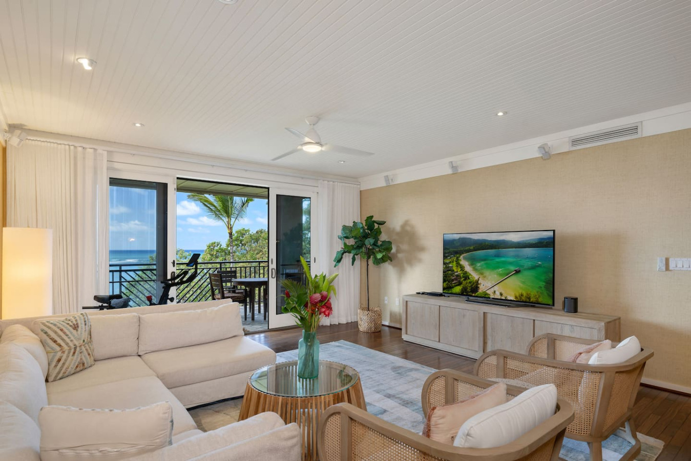 Presidential Suite • Turtle Bay Oceanfront Villa thumbnail 2