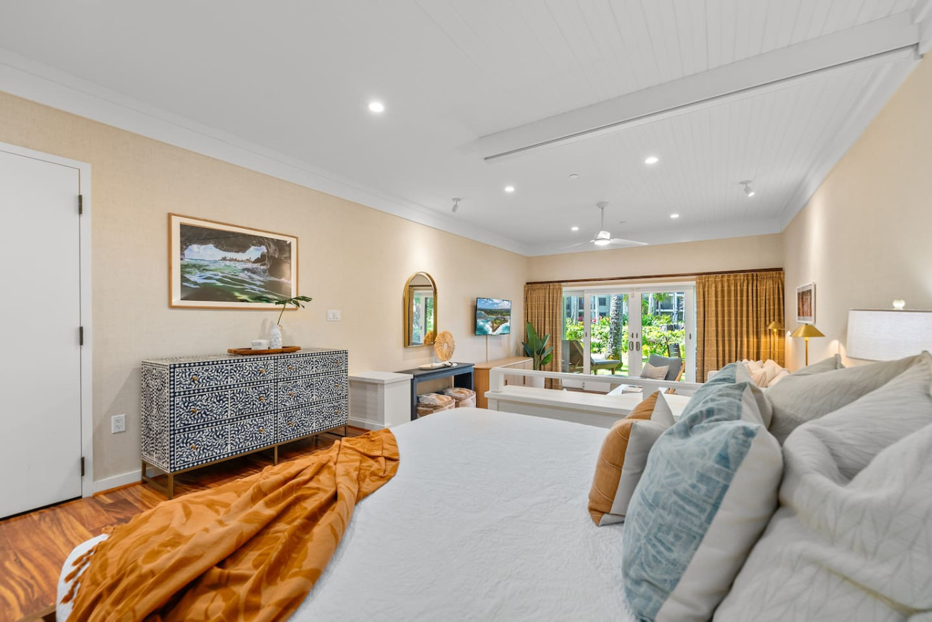 Honeymoon Suite – 120 thumbnail 2