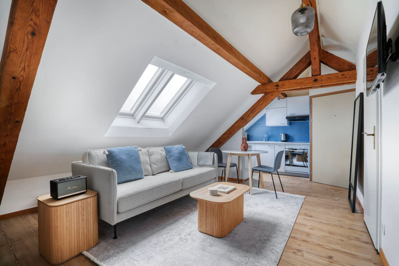 Bright attic suite at COSY Geibelstrasse 47 – Serviced Apartment Zürich