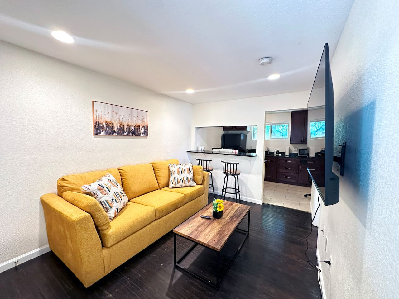 Furnished Sunflower 1br | 10min To Denver | 30+ Stays - 레이크우드
