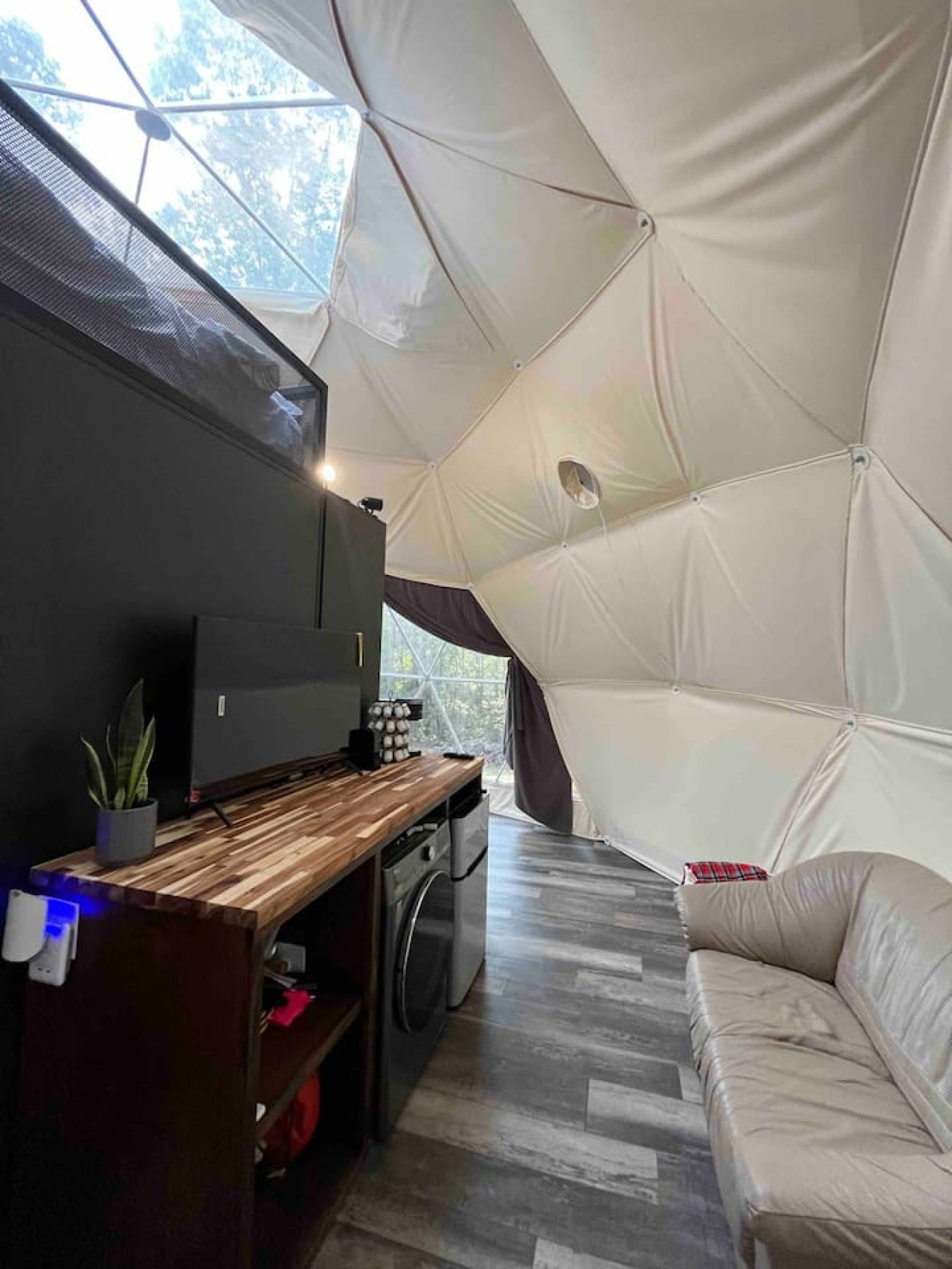The Glass Globe with Hot Tub Bungalow Star Gazing