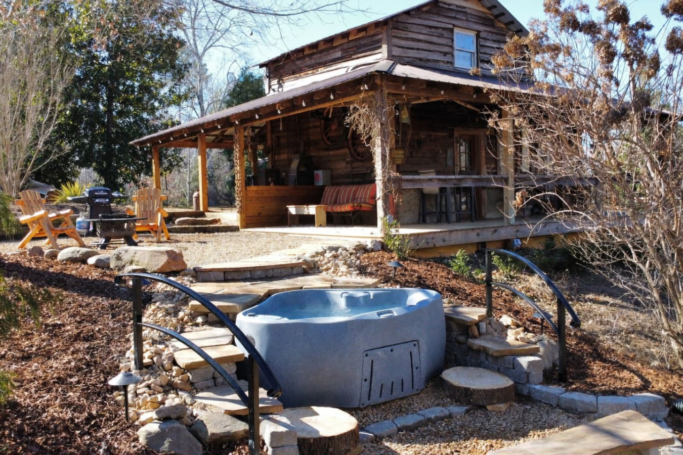 Charming Historic Tobacco Barn Serene w/Hot Tub