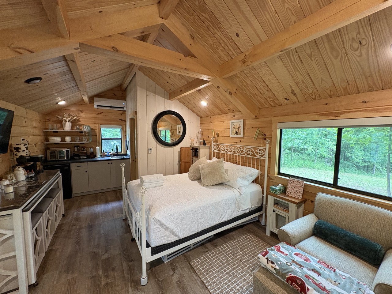 Romantic mountain cabin at Meadows of Dan, Virginia