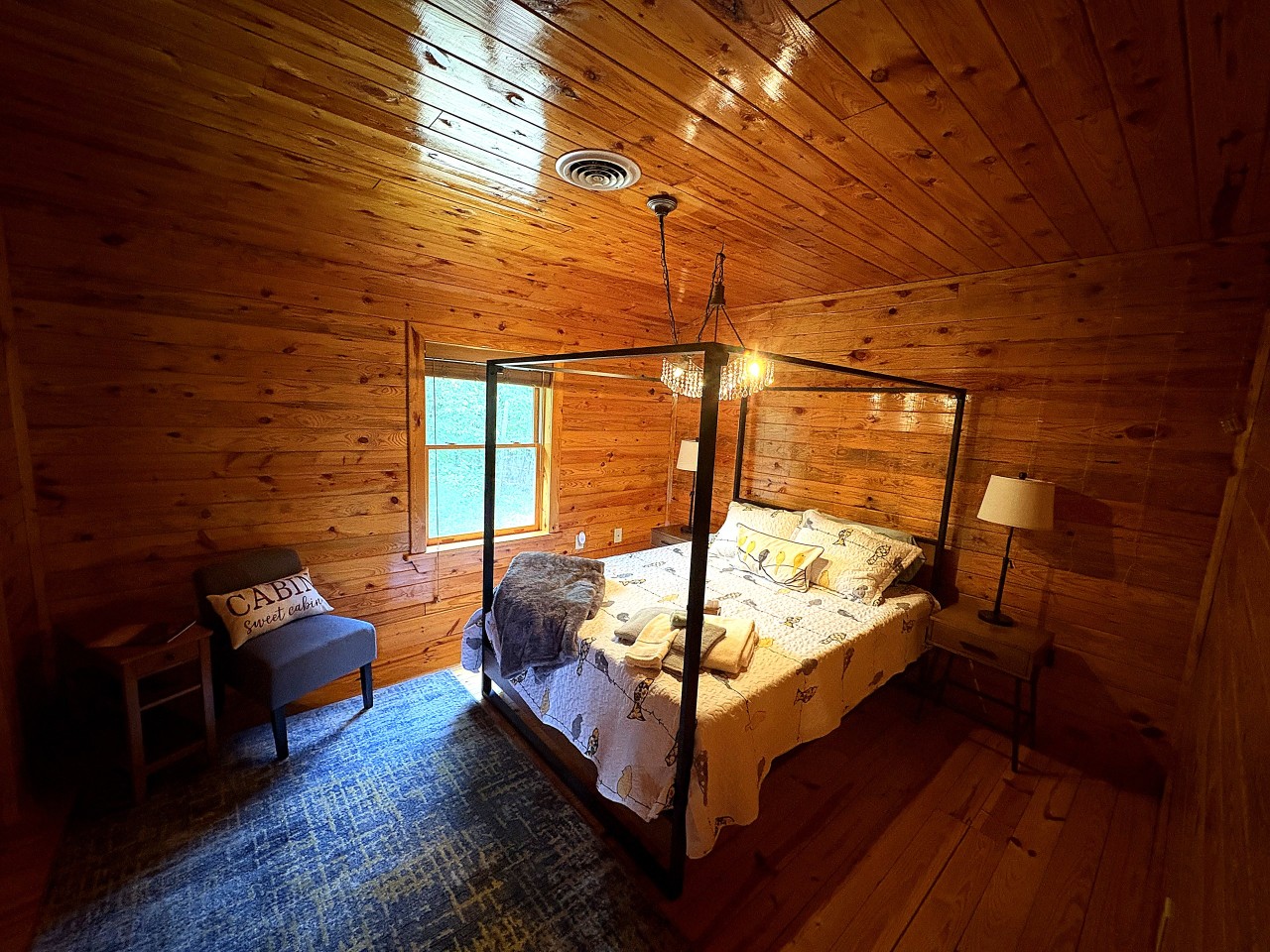 King canopy bedroom 2