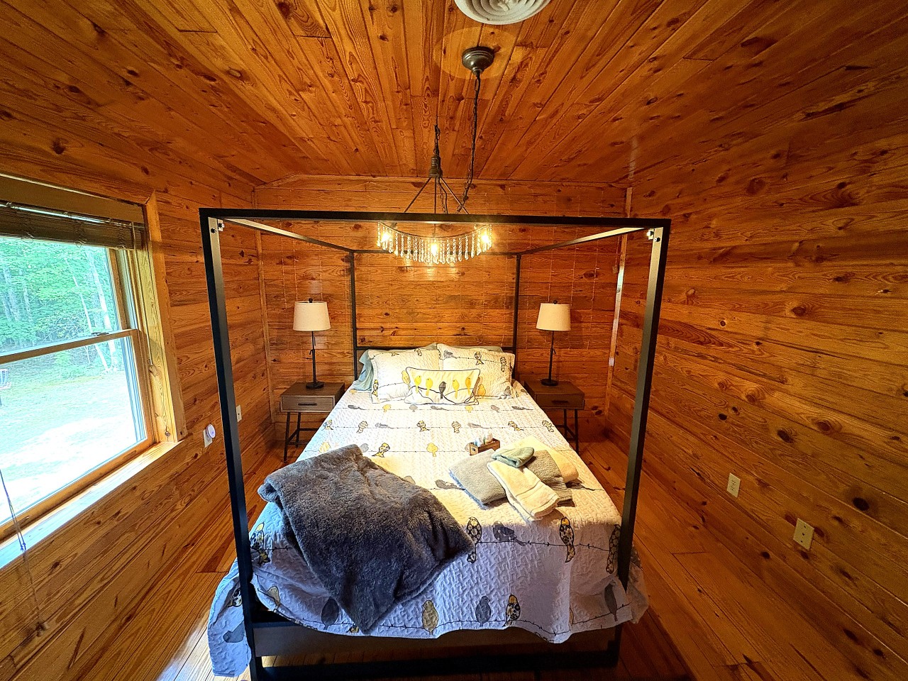 King canopy bedroom