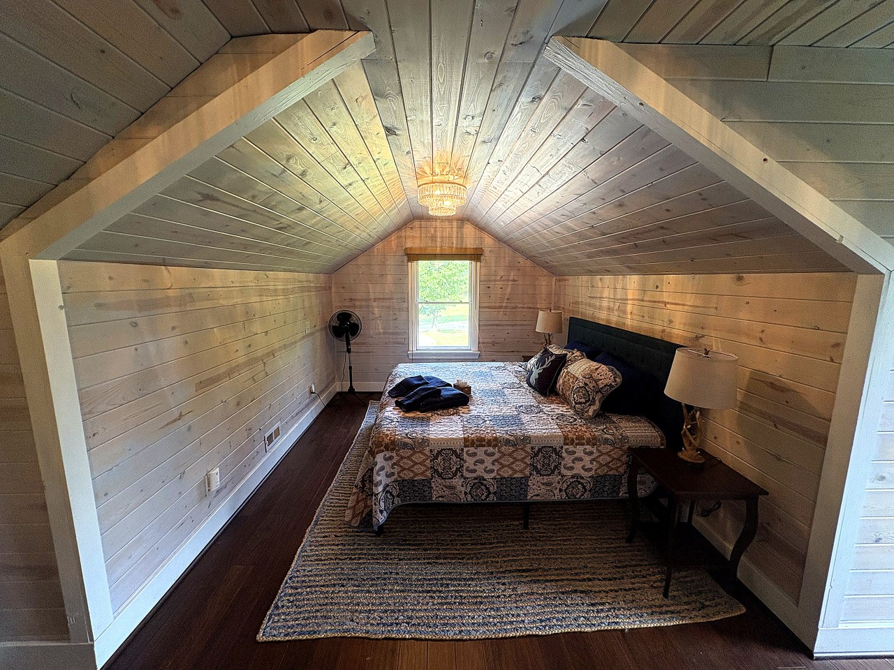 Loft bedroom queen
