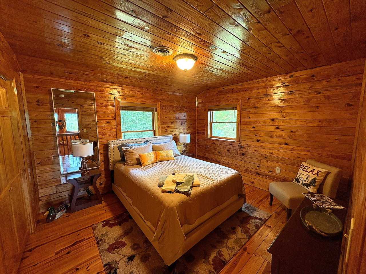 Queen bedroom 2