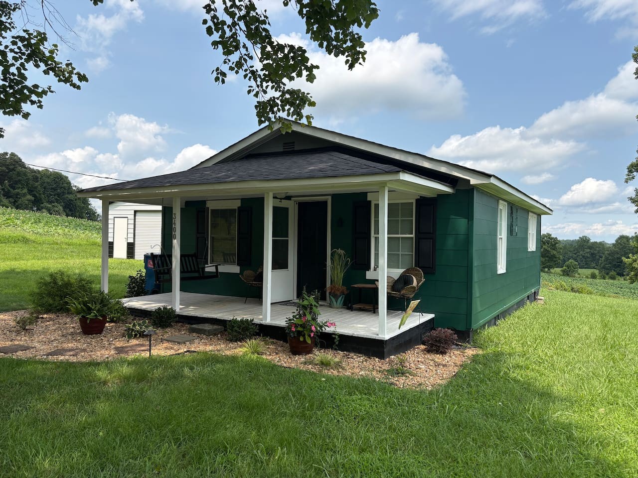 Cozy Country Cottage | 10 Min to Downtown Elkin