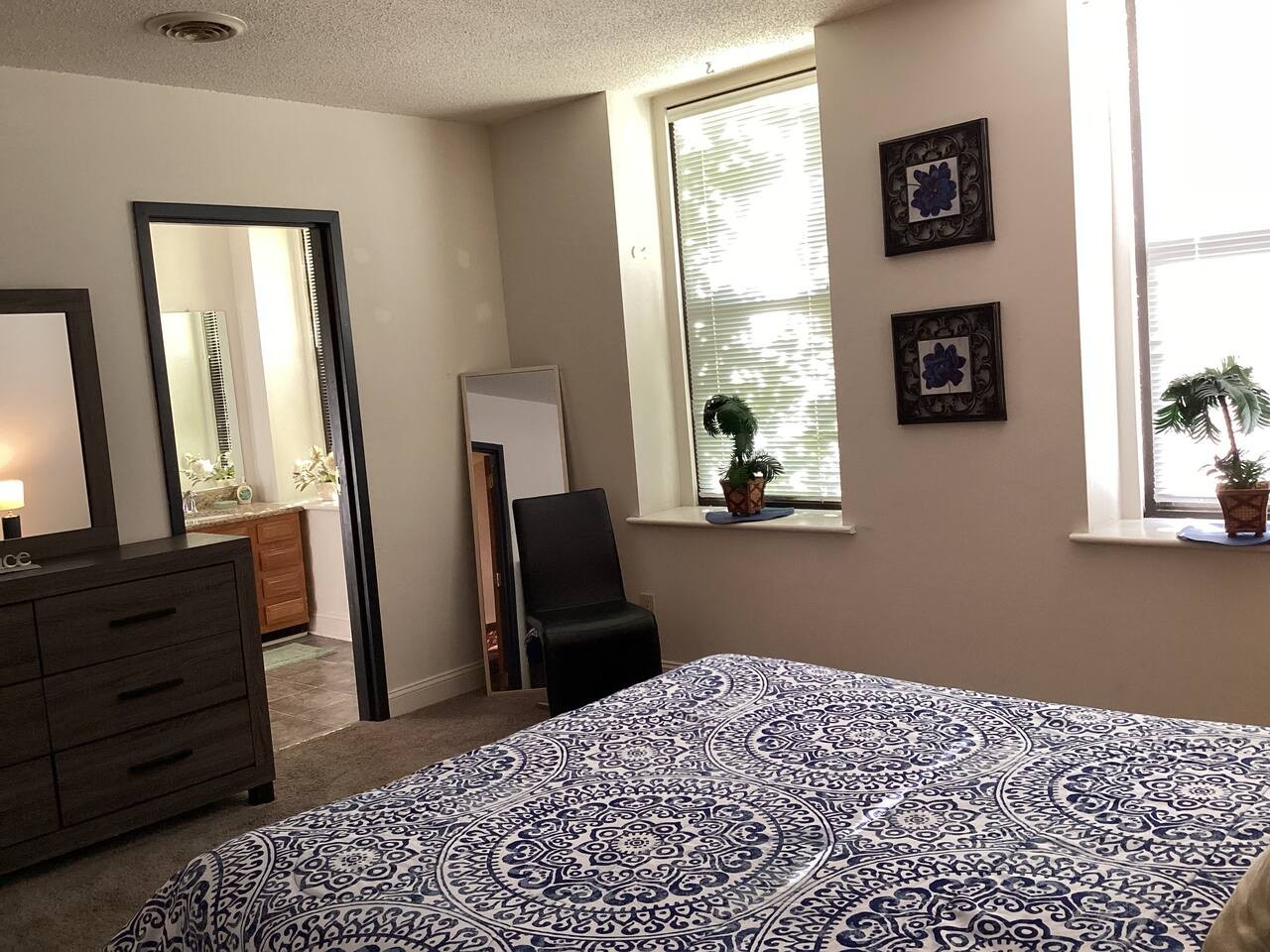 Lounge Getaway at 610 S Elm