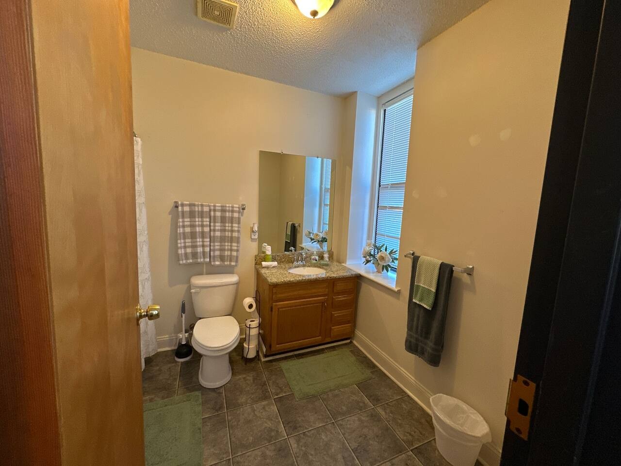 Lounge Getaway at 610 S Elm